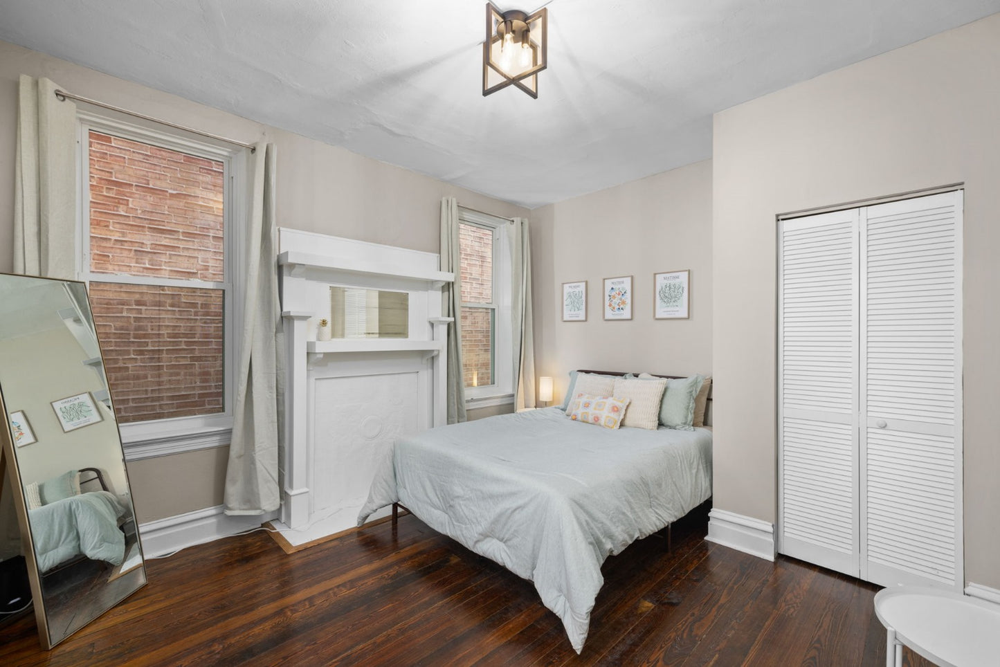 Master Mid-Term Rentals: Complete Digital Guide & Tools